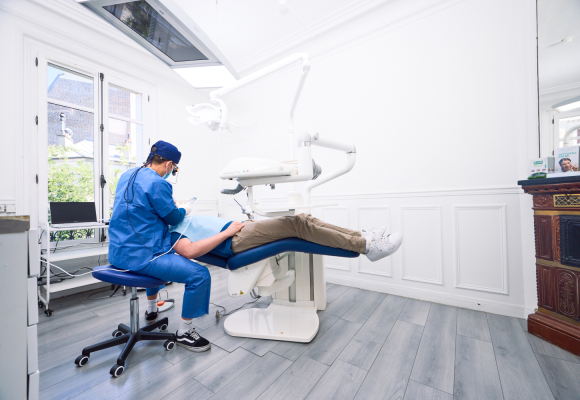 Docteur Berkane  Implant dentaire - Parodontie - Esthétique Chirurgien-Dentiste à Paris 14 ème (75014)